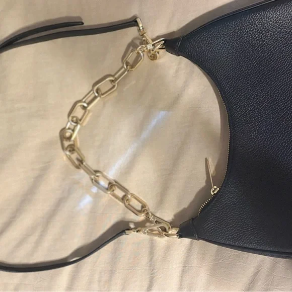 Michael Kors Black Shoulder Bag with Gold Chain - Picture 4 of 4